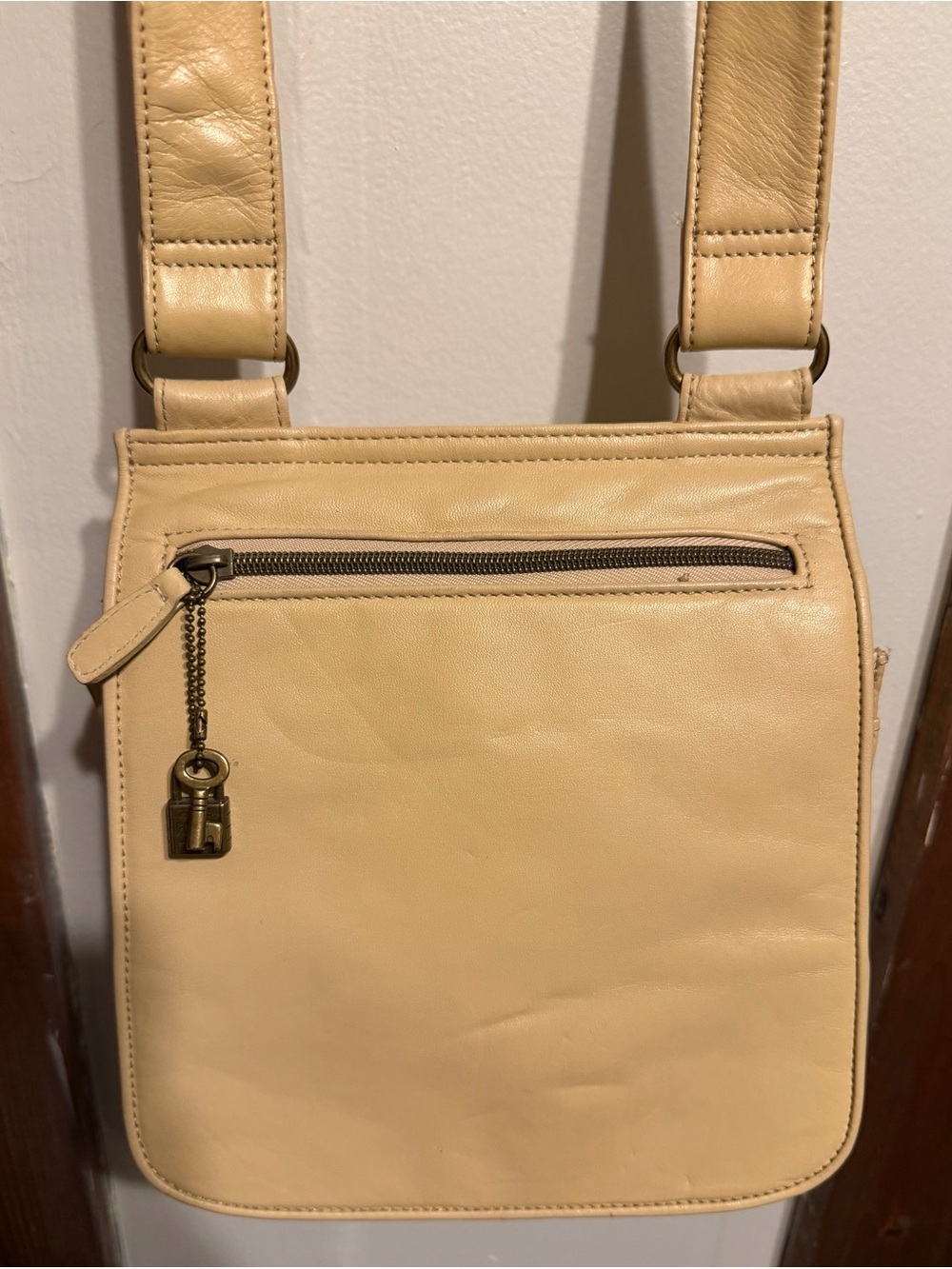 Fossil Cream Leather Organizer Crossbody Bag Key Charm Multi Pocket